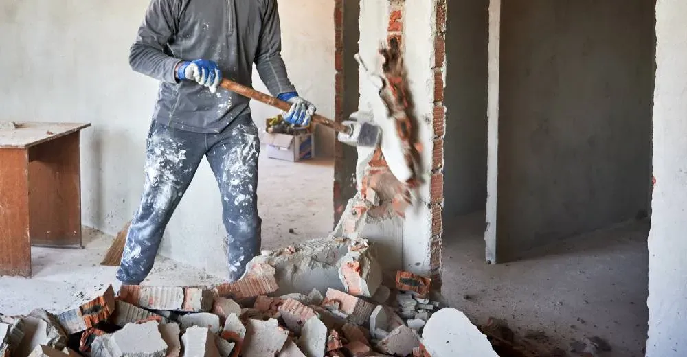 Démolition intérieure près de Juigné-sur-Loire